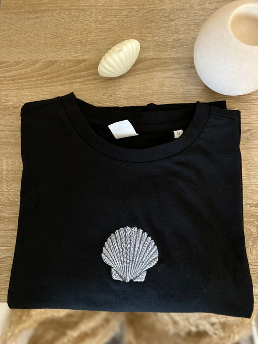 Shell 🐚 embroidered cropped T-shirt